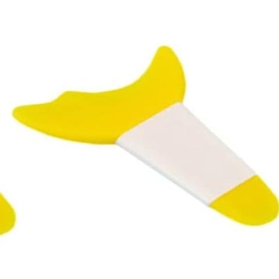 3 in 1 Multifunctional Eyelash Makeup Auxiliary Guard Tool, Applicator Guide Auxiliary Artifact Mascara Eyeliner Eye Shadow Painting Silicone Upper and Lower Bezel Tool (Pack of 1, Yellow)
