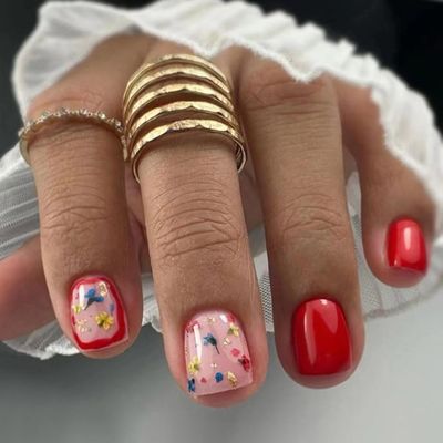 24Pcs Wine Red Short Fake Nail Square Press on Nails with Cute Fragrant Flowers Designs Glossy Full Cover Stick on Nails Short Vintage Flowers Artificial Acrylic False Nails Glue on Nails for Women