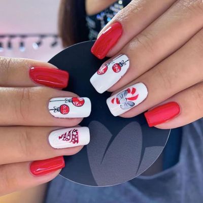 24Pcs Christmas Press on Nails Short Square Fake Nails Red Hydrangea Acrylic Nails Christmas Tree Bow Full Cover False Nails with Designs Press on Nails Winter Xmas Nail Art Decorations for Women Girl