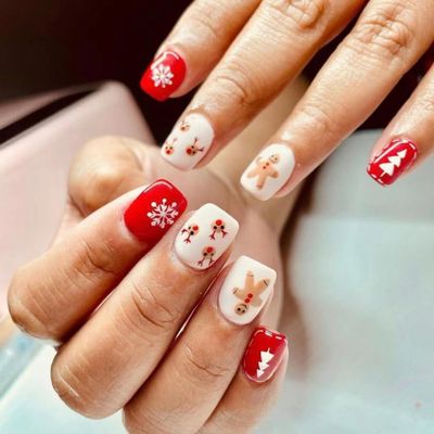 24Pcs Christmas Press on Nails Short Square Fake Nails Red Stripe Acrylic Nails Cute Elk Snowflake Full Cover False Nails with Designs Press on Nails Winter Xmas Nail Art Decorations for Women Girls