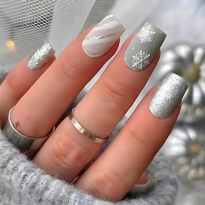 24Pcs Christmas Press on Nails Short Square Fake Nails Press ons Silver White Snowflakes Nail Tips Full Cover False Nails with Glitter light green Pattern Design Acrylic Nail Art for Xmas Decorations