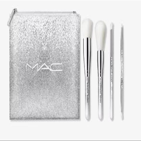 MAC Brush Of Snow Essential Brush Kit