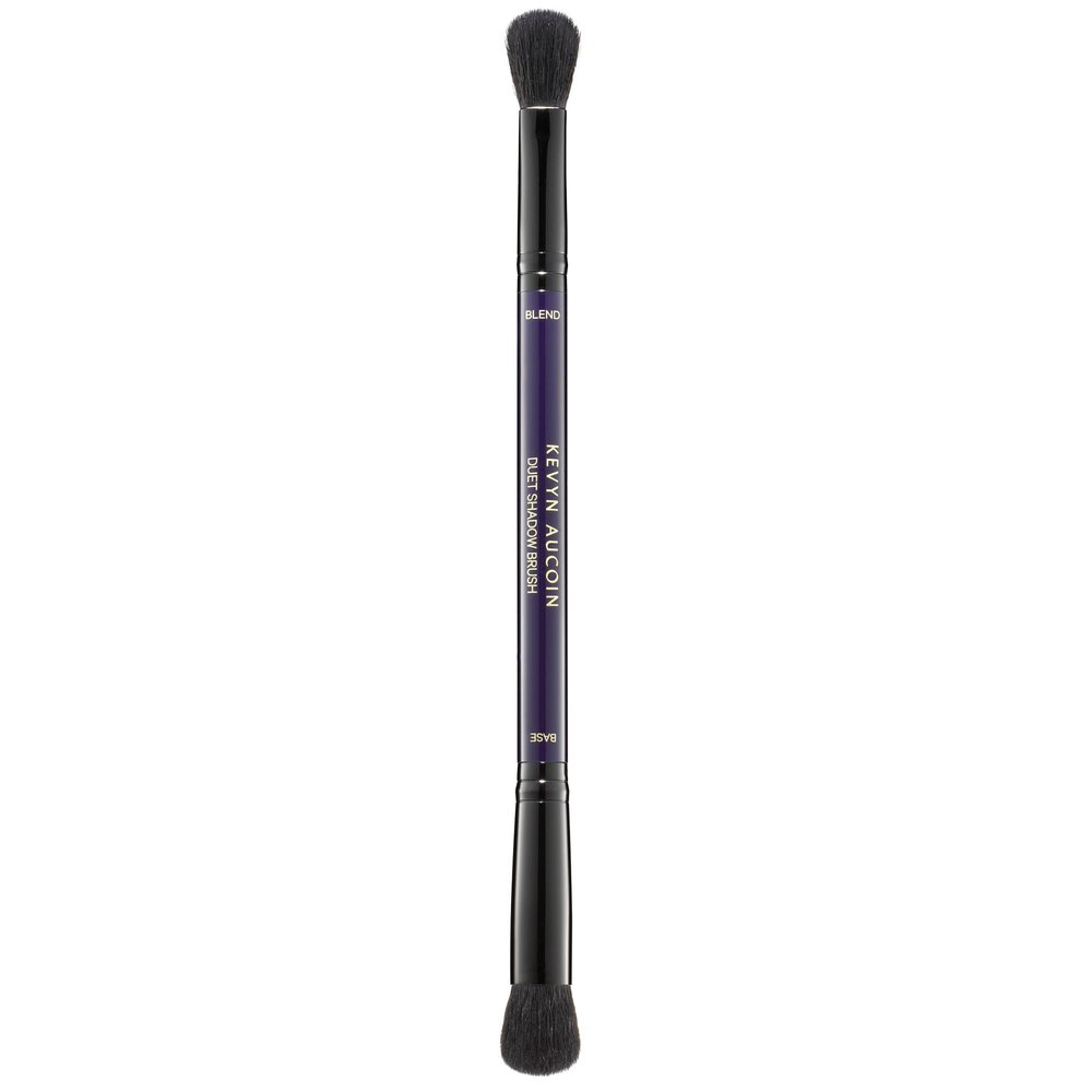 Kevyn Aucoin Duet Shadow Brush: Dual-ended eyeshadow brush for effortless blending. BASE end mimics the shape of an eyelid. BLEND end is sized for easy blending across the crease & curves of the eye.