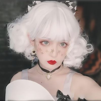 Dai Cloud Short White Bob Wig with Bangs for Women Synthetic Curly Natural Heat Resistant Fiber Hair Wig for Cosplay Daily Use