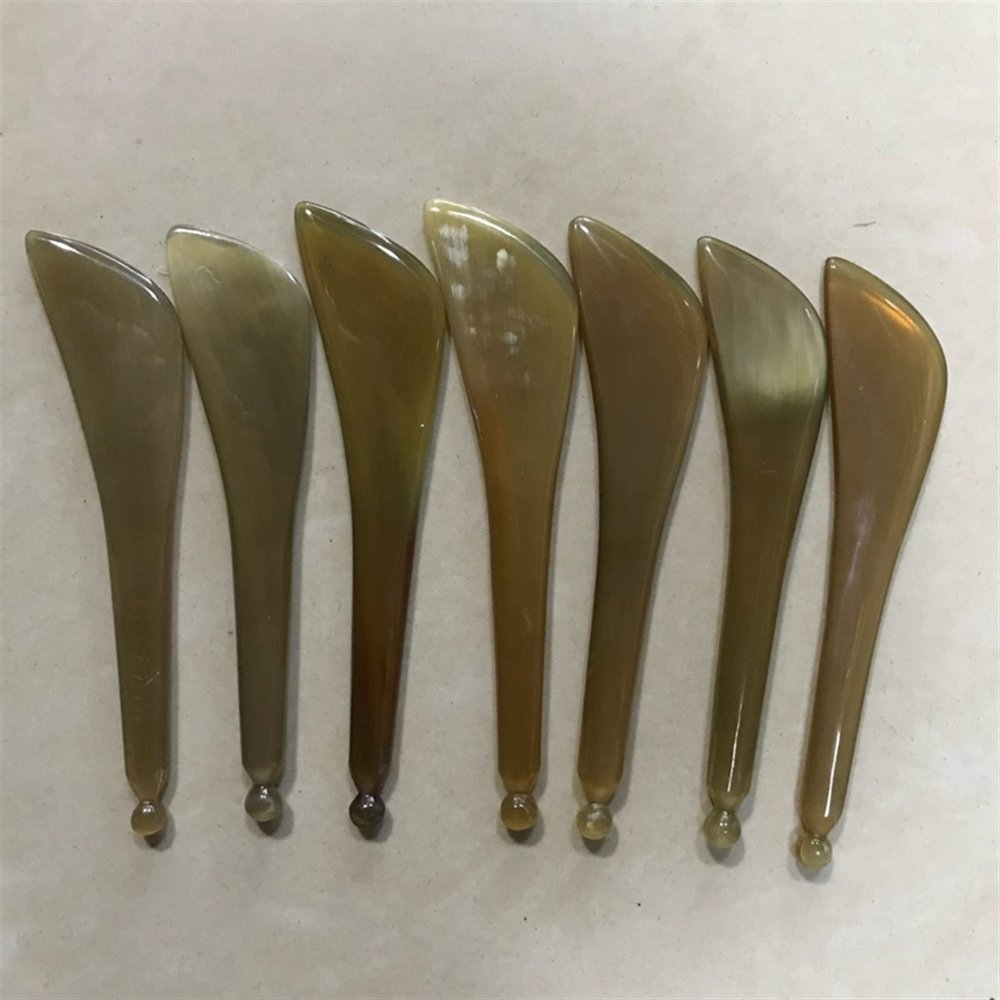 MOBYAT Natural Ox Horn Scraping Plate Gua Sha Board Face Lift Spa Massage Tool Wrinkle Remover Traditional Acupuncture Scraper 1Pcs