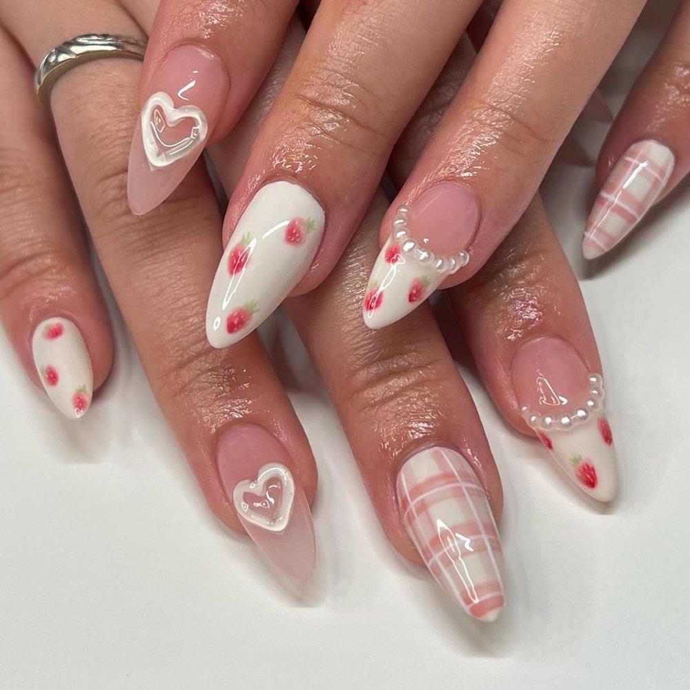 24Pcs Valentine's Day Press on Nails Almond French Tip Fake Nails White Heart Pearls Designs False Nails Cute Strawberry Pink Plaid Glue on Nails White Nail Tips Acrylic Nails for Women Girls Nail