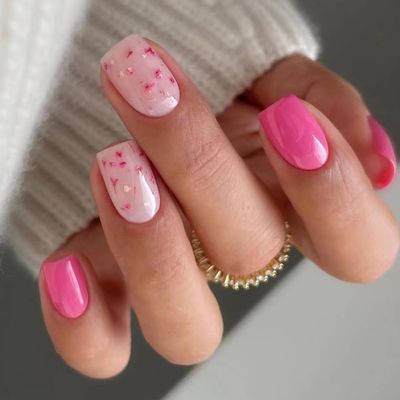 24Pcs SquarePress on Nails Short Cute Flowers Fake Nails Spring Pink Gradient False Nails Glossy Full Cover Acrylic Nails Reusable Natural Stick on Nails with Glue for Women DIY Manicure Decoration