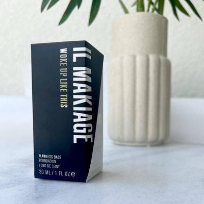 WOKE UP LIKE THIS FLAWLESS BASE FOUNDATION IL MAKIAGE (Shade 010, 1 Fl Oz /30 ml)