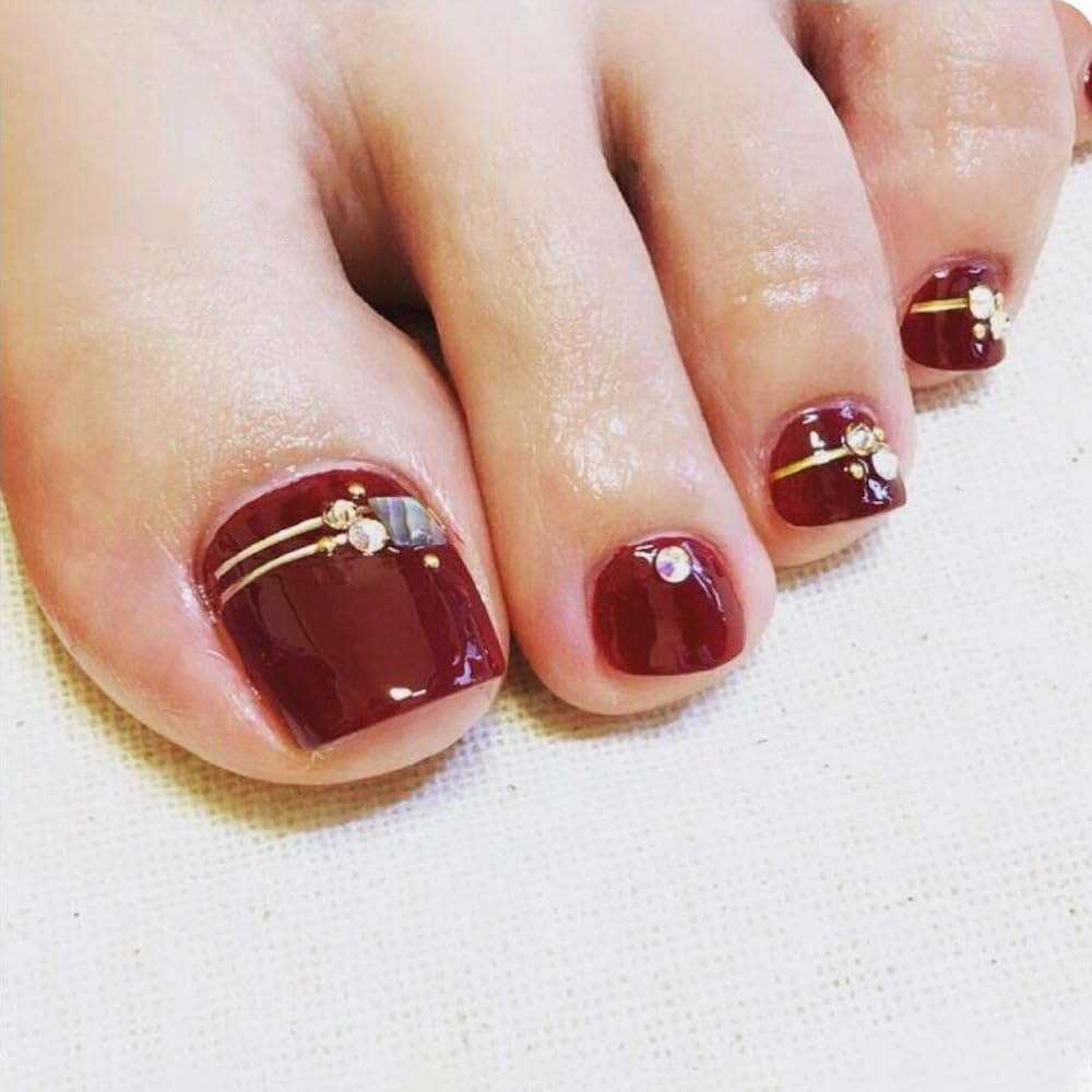 24 Pcs Wine Red Press on Toenails for Women Summer Short Toe False Nails Full Cover Toe nail Press on Fashion Nails Shiny Fake toenails Acrylic Nails Diamond Design Glossy Gold Lines Stick on Toenails