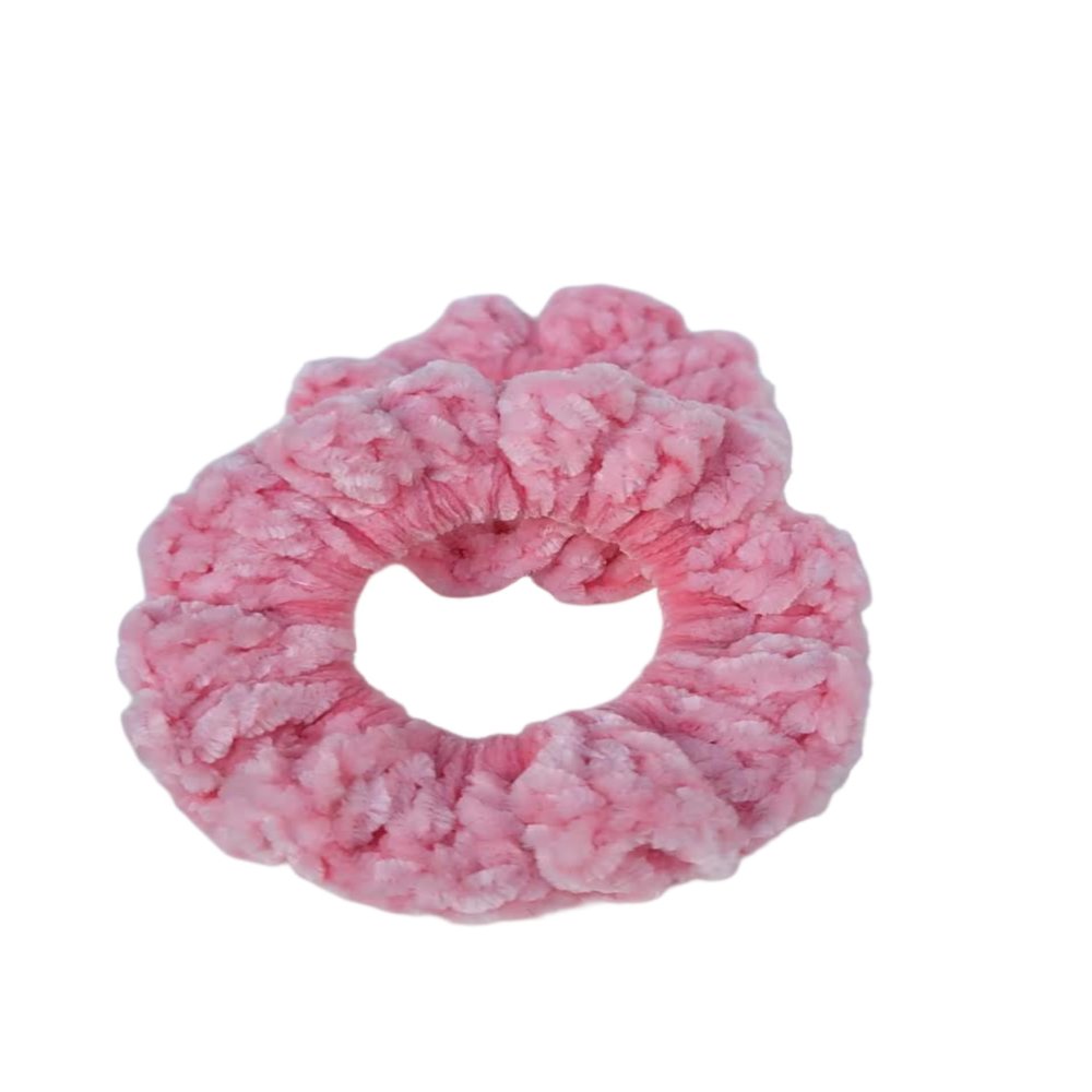 1 piece of very cute and silky scrunchie, incredible to the touch and looks great in a hairstyle. 1 pieza de coletero muy linda y sedosa increible al tacto y se ve genial en un peinado. (pink)