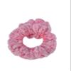 1 piece of very cute and silky scrunchie, incredible to the touch and looks great in a hairstyle. 1 pieza de coletero muy linda y sedosa increible al tacto y se ve genial en un peinado. (pink) view 1