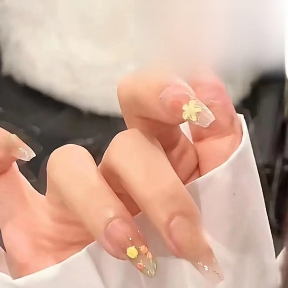 ZIIVIEVS Summer hand-painted tulip nail patches for beautiful wearing and refreshing mid to long nails(Ladder,S)