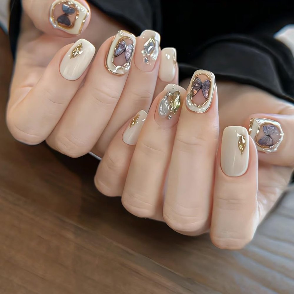 Handmade Fake Nail Patches with Butterfly Design and Pearl Enhancement for Short Round Nails(M)