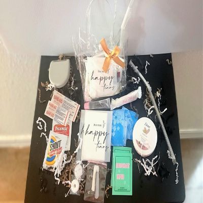 Generic A Brides Final Touch Kit Brides, Clear Bag with Handle 20 Must-Have Emergency Essential Items for Your Big Wedding Day, Compact, Perfect Survival Kit Gift, Small