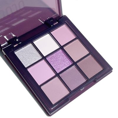 9-Color Eyeshadow Palette - Purple Case, 8g Versatile Shades, Rich Pigments, Compact & Travel-Friendly