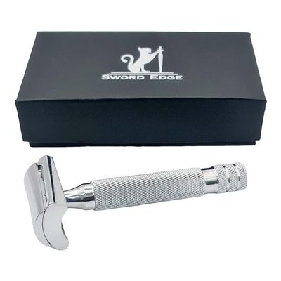 Discover the thrill of close effortless shaves with Sword Edge Slant DE safety razor "Cheadle" (Box)