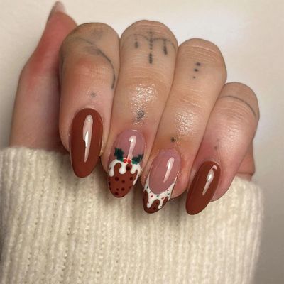 24Pcs Christmas Press on Nails Medium Fake Nails Almond Brown False Nails with French Elk Design Oval Glue on Nails Glossy Full Cover Acrylic Nails Xmas Stick on Nails for Women DIY Nail Decorations