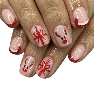 CEWEWP Short Christmas Press on Nails Red French Fake Nails Square Shape False Nail Tips with Elk and Bow Knot Designs Cute Santa Hat French Tip Press on Nails for Women Christmas Decorations 24pcs