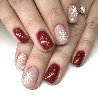Christmas Press on Nails Square Short Fake Nails Pink False Nails with Snowflake Designs Red Glitter Full Cover Stick on Nails Acrylic Nails Xmas Winter Artificial Nails Glue on Nails for Women 24Pcs