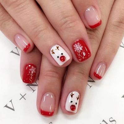 24Pcs Christmas Press on Nails Short Square Red French Tip Fake Nails with White Snowflake Xmas Elk Design Glue on Nails Red Acrylic False Nails Winter Press ons for Women Holiday Nail Art Supplies
