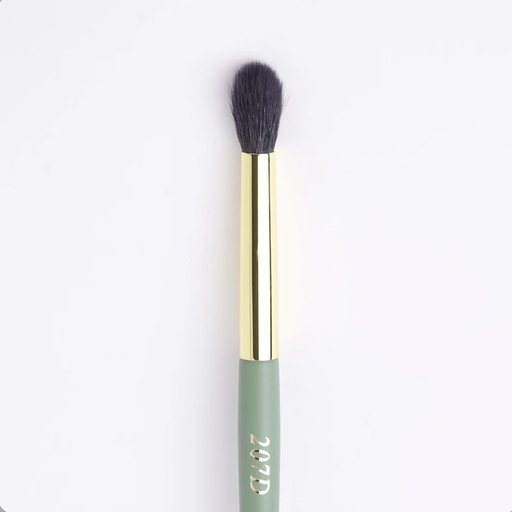 DR 207D Pointed Blending Brush, Round Fibres for Eyeshadow Makeup, Made with Natural Goat Hair