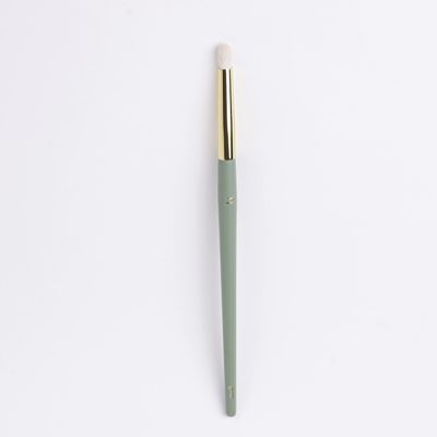 DR 114R Small Blending Brush, Made with Natural Goat Fibers for Professional Makeup Application