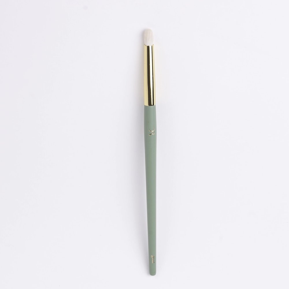 DR 114R Small Blending Brush, Made with Natural Goat Fibers for Professional Makeup Application