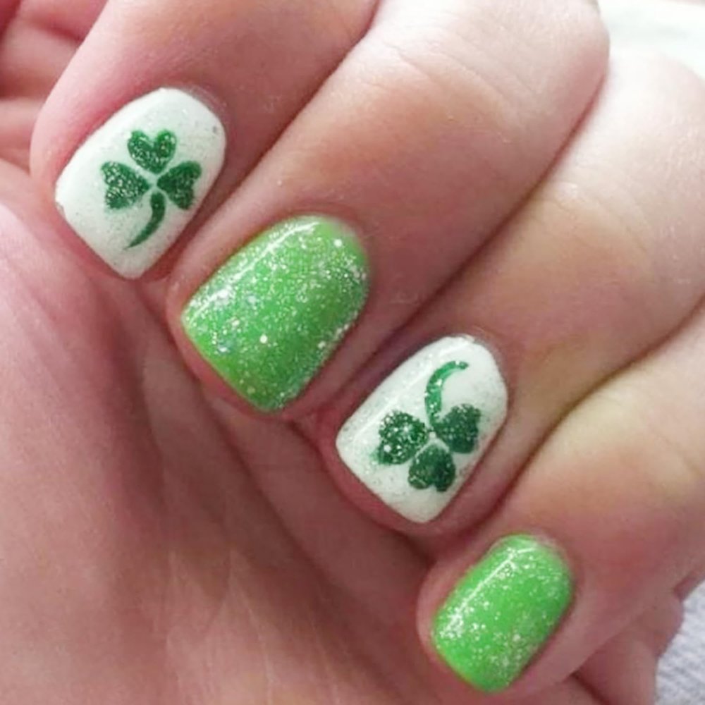 24Pcs Shamrock Press on Nails Short Square Fake Nails Full Cover Glitter Glue on Nails St. Patrick's Day Nails Design Lucky Clover False Nails Green Coffin Stick on Nail Spring Acrylic Nails for Women
