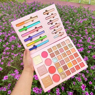 Eye shadow palette