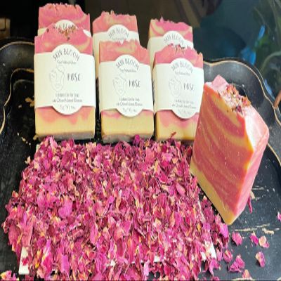 SKIN BLOOM YOUR NATURAL GLOW EXFOLIANTING BODY SOAP (Rose)