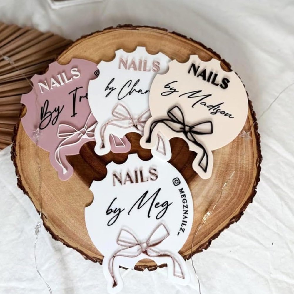 DOYOUWE Personalized Bow Nail Art Prop,Personalized Nailfie Disc Bow Acrylic Nail Prop,Business Manicurist Gift,Nail Tech Gift,Photography Prop File,Beauty Logo Sign, Nail Art Tray(White)