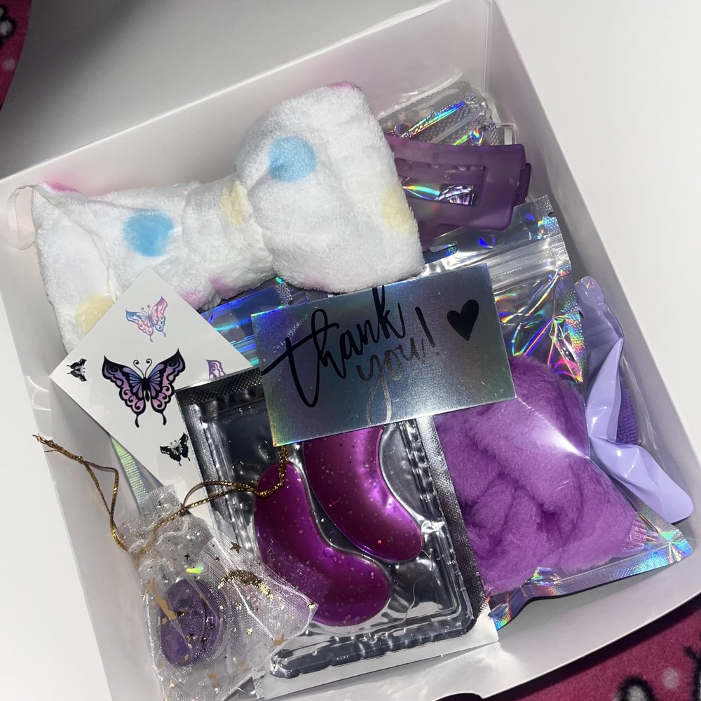 Charlotte NC Surprise Beauty Box: Luxurious Spa Gift Set, Valentine Gift, Bridal Shower Gift (Standard, Random)