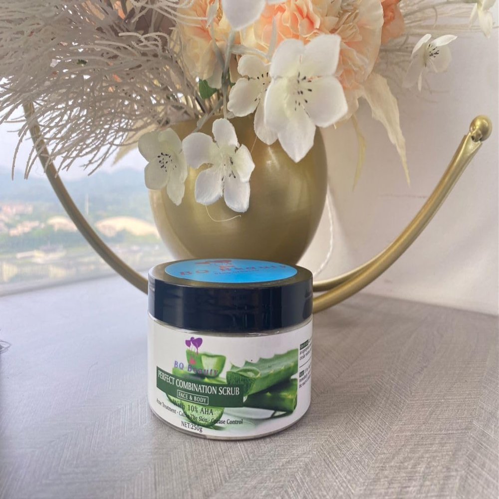 Fine Face and Body Scrub (One size, Aloe vera and Vanilla)