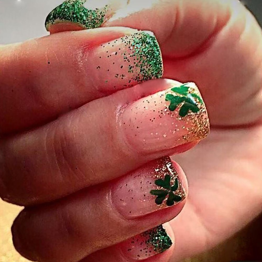 24Pcs St. Patrick's Day Press on Nails Short Square Fake Nails Gold Green Glitter French Tip Press ons Designs Shamrock False Nails Spring Artificial Glue on Nails Clover Acrylic Nails for Women Girls