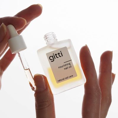 gitti Nourishing Nail Oil I Natural Nail Care, Non-Toxic, Plant-based, 98% Natural Origin, Cruelty-Free, Vegan I Bi-phasic Oil, Nourishes Nails for Healthy Glow, Non-Greasy, Nail Recovery (0.5 fl oz)