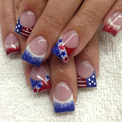 24Pcs 4th of July Press on Nails Short French Independence Nail Tip with Stars Lines Red White Stripes Glitter Design Square Fake Nails Glossy Full Cover False Nails for Holiday Nail Art Decoration