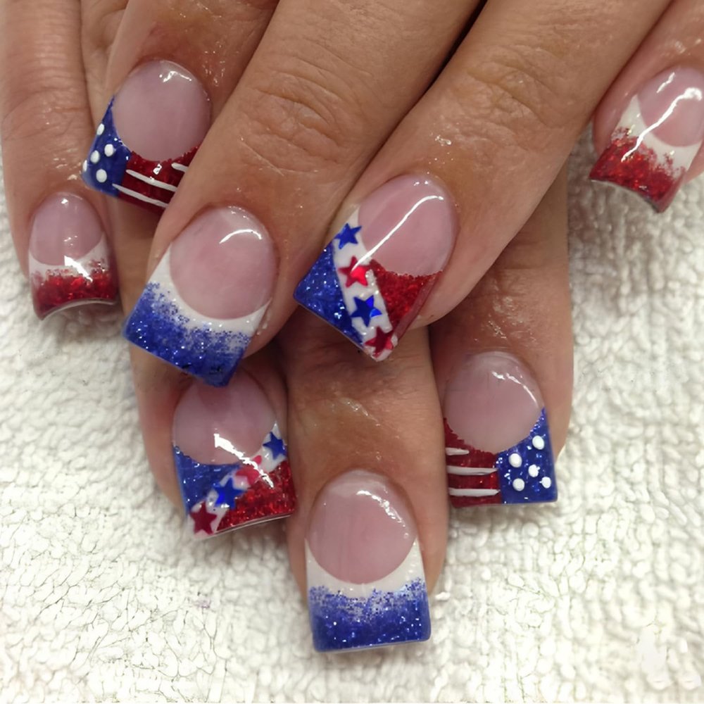 24Pcs 4th of July Press on Nails Short French Independence Nail Tip with Stars Lines Red White Stripes Glitter Design Square Fake Nails Glossy Full Cover False Nails for Holiday Nail Art Decoration