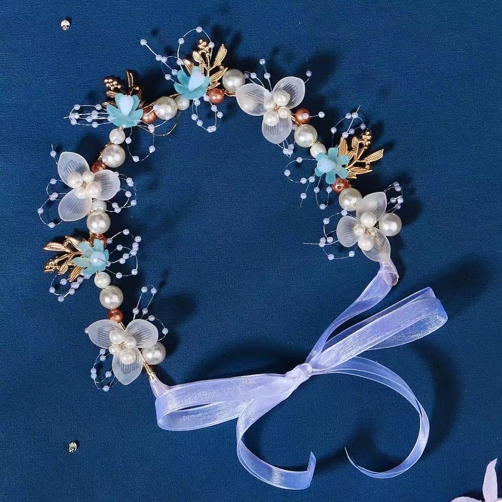 YUEKISEN Bridal Pearl Wedding Headband Gold Leaf White Flower Headpiece Princess Fairy Flower Headband Floral Hair Accessories for Women Photography Party Prom (Blue)