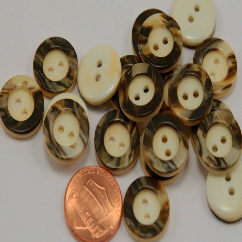 24 Cream with Brown Marblized Lip Plastic Buttons 5/8" 15MM # 6205