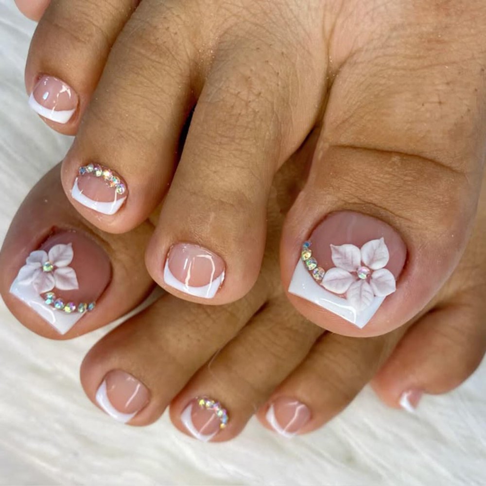 French Tip Press on Toenails White Flower Full Cover Fake Toenails Short Square Summer False Toenails Cute Toe Nails Press ons with Elegant Flowers Design Glossy Toenails for Women Girls 24 Pcs