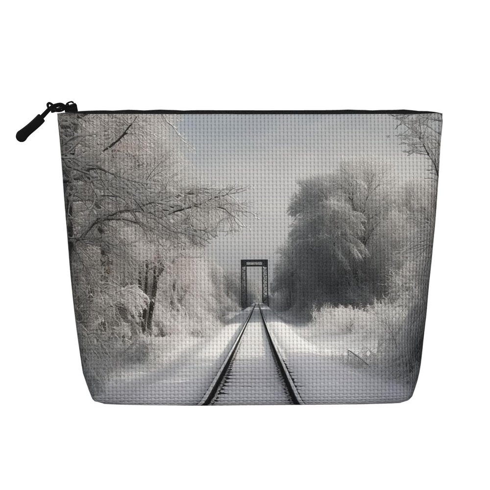 HJBNW Travel Makeup Bag for Women Large Capacity Cosmetic Bags Waterproof Portable Toiletry Bag Snowy Train Tracks Make Up Bags with Zipper Aesthetic Makeup Organizer for Ladies Gift
