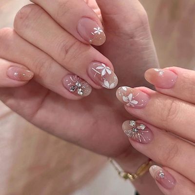 BQZQPAMZ 24Pcs White Flower Short Press On Nails 3D Rhinestone Almond Fake Nails Butterfly Stick On Nails Reusable Acrylic Nails for Women Summer Floral Manicure Decoration Supplies
