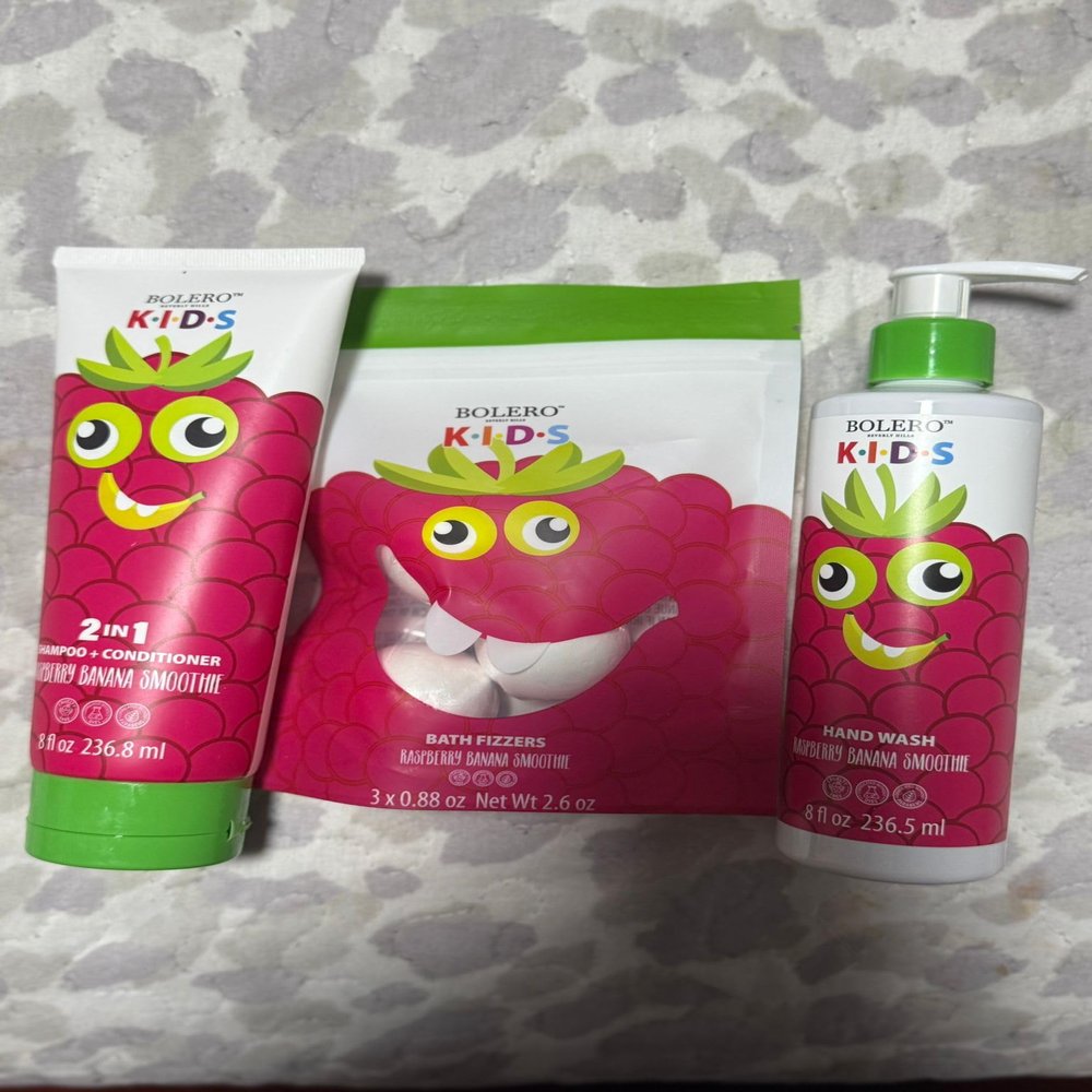 Bolero Kids Bath Set, Raspberry Banana Smoothie, 3-Piece with Body Wash, Hand Soap, Bath Fizzers