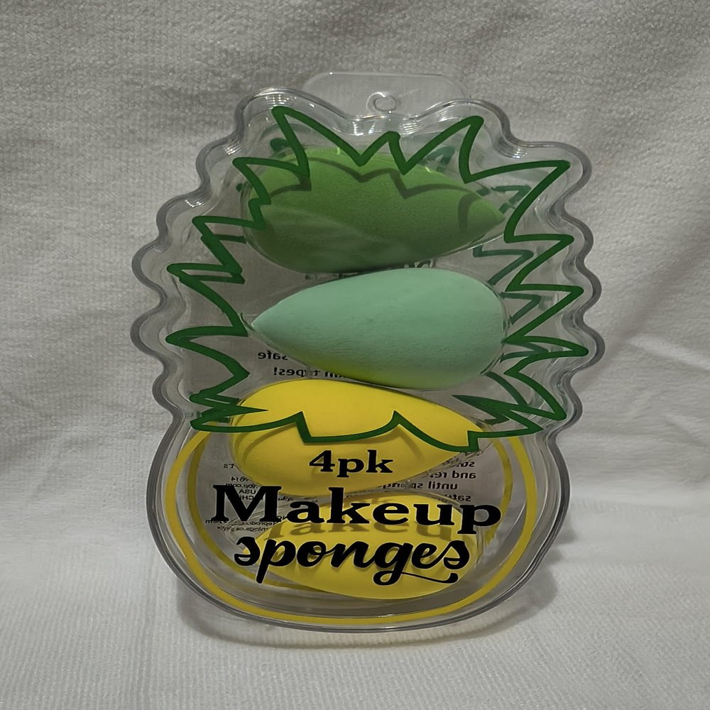 4 pk Makeup Sponges In a Pinapple Case