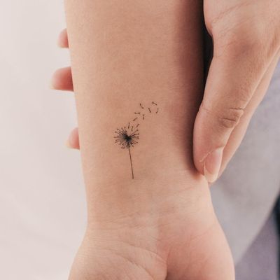 1.3 in / 3.4 cm (height) Small Blowing Dandelion Temporary Tattoo (Set of 3)