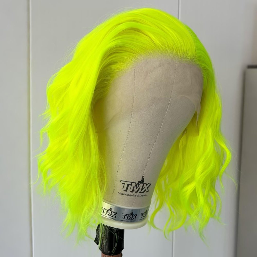 Imeya Neon Green Short Curly Bob Wigs for Women Free Part Pre Plucked Natural Hairline Synthetic Hair Loose Curly Wavy Green Bob Wig for Cosplay Costume Party