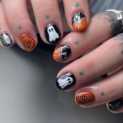24Pcs Halloween Press on Nails Short Rounded Ghost Pumpkin Fake Nails Orange Black Glue on Nails Full Cover Acrylic Nails for Women Holiday Cute Nail Decoration