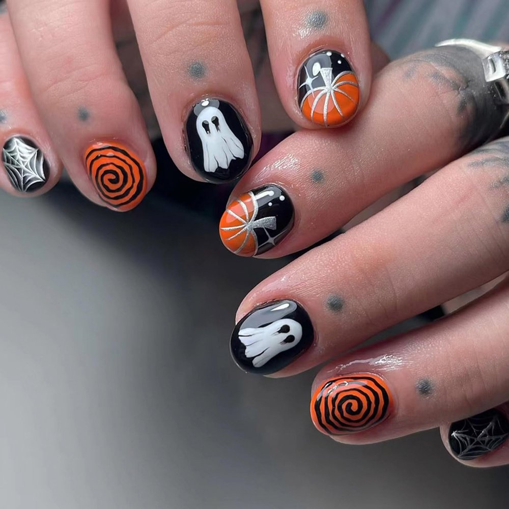 24Pcs Halloween Press on Nails Short Rounded Ghost Pumpkin Fake Nails Orange Black Glue on Nails Full Cover Acrylic Nails for Women Holiday Cute Nail Decoration