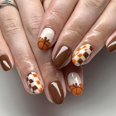 24Pcs Fall Thanksgiving Press on Nails Short Rounded Cute Pumpkin Fake Nails with Designs Brown Reusable Acrylic Nails for women Autumn Nail Art Supplies