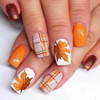24Pcs Autumn Thanksgiving Press on Nails Maple Leaf Medium Square Fake Nails Full Cover Acrylic Nails for Women Orange Brown Nail Decorations Glitter Nail Art Supplies